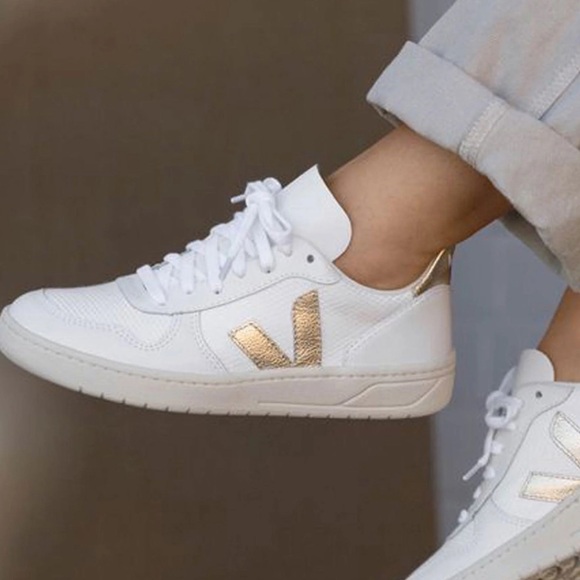 Veja V-10 Sneakers - Picture 1 of 12